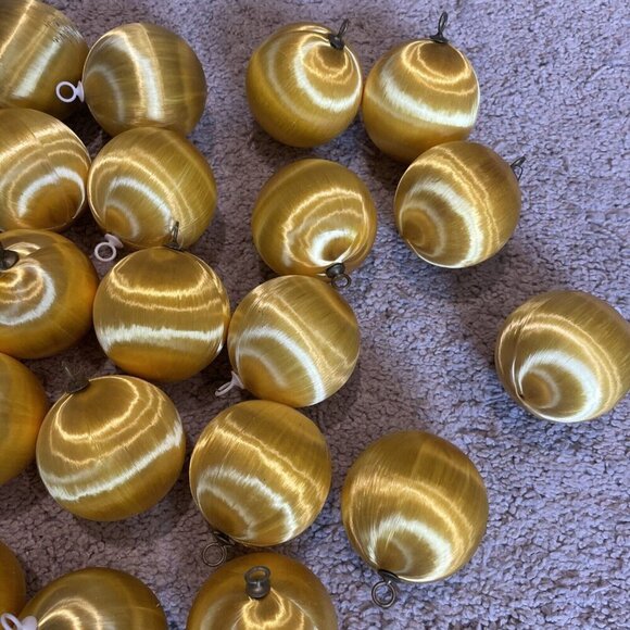 Vintage Pyramid Satin Sheen Christmas Ornaments Balls Gold Small Large Lot of 30 - Picture 4 of 11